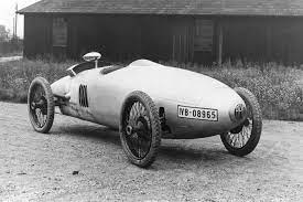 foto del primer coche de carreras